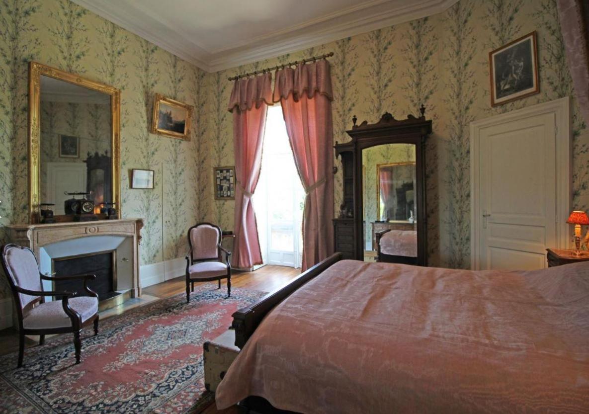Bed and Breakfast Domaine De Bort Saint-Priest-Taurion Екстер'єр фото